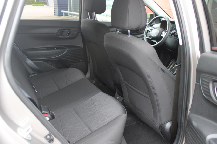 Hyundai Bayon 1.0 T-GDI 100PK AUTOMAAT PREMIUM | ACHTERUITRIJ CAMERA | CLIMATE CONTROL | SFEER VERLICHTING | LED KOPLAMPEN | BOSE AUDIO | STOEL/STUUR VERWARMING | DODEHOEK DETECTIE | KEYLESS ENTRY/START | PARKEERSENSOREN VOOR EN ACHER | APPLE CARPLAY/ANDROID AUTO | DRAADLOZE TEEFOONLADER |