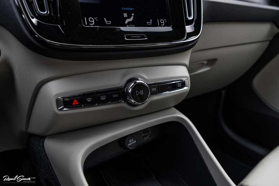 Volvo XC40 1.5 T5 Plug-in hybrid Plus Dark | Harman Kardon | Memory | Adaptieve cruise | Apple carplay |