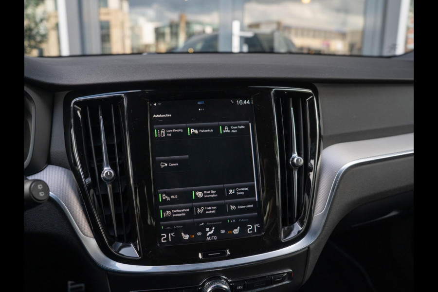 Volvo V60 2.0 T8 Twin Engine AWD R-Design / Memory / Adaptive / Bliss / CarPlay / Camera / Stoelverwarming