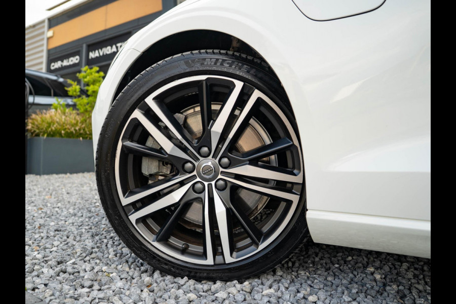 Volvo V60 2.0 T8 Twin Engine AWD R-Design / Memory / Adaptive / Bliss / CarPlay / Camera / Stoelverwarming