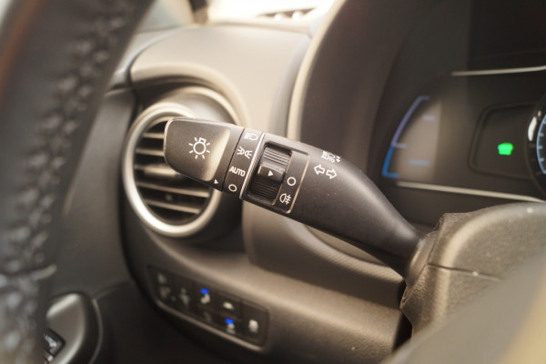 Hyundai Kona EV Premium 64kWh -LEER-ECC-NAVI-CAM-PDC-