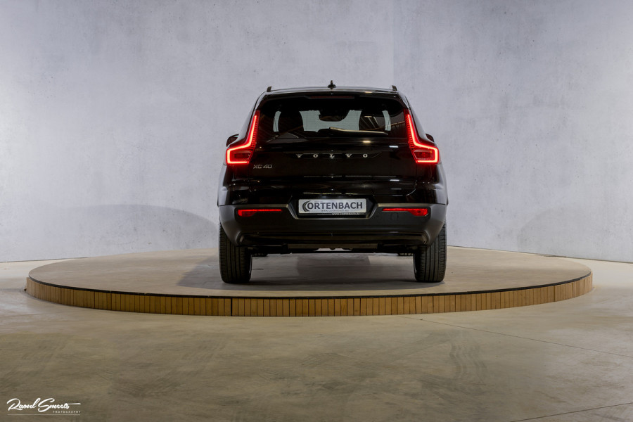 Volvo XC40 2.0 B4 R-Design | Panorama dak | Adaptieve cruise | Apple carplay | 21 inch |
