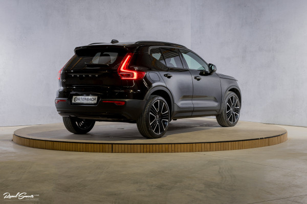 Volvo XC40 2.0 B4 R-Design | Panorama dak | Adaptieve cruise | Apple carplay | 21 inch |