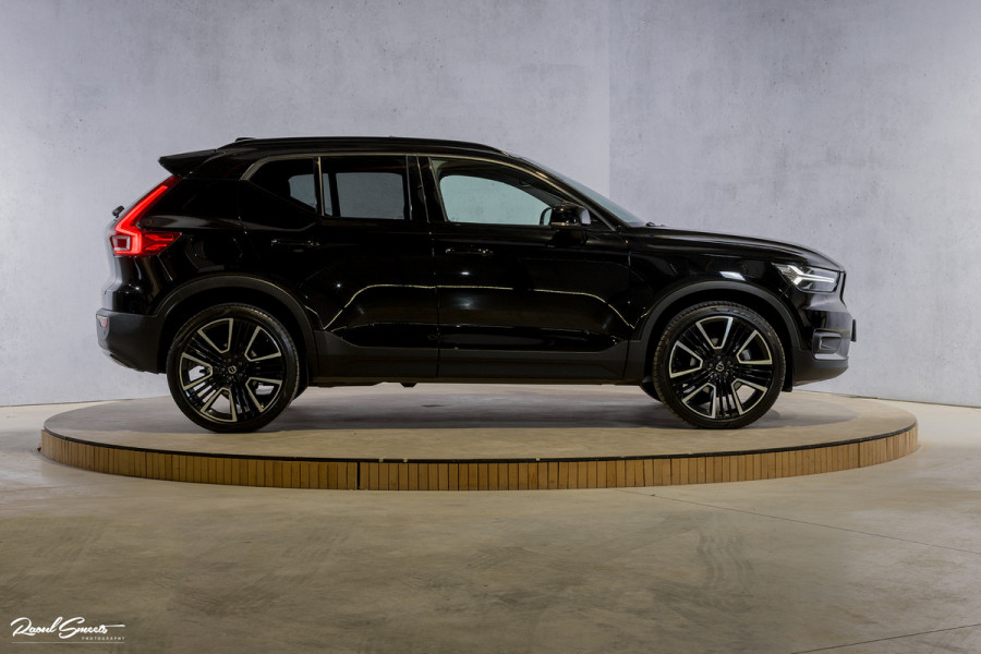 Volvo XC40 2.0 B4 R-Design | Panorama dak | Adaptieve cruise | Apple carplay | 21 inch |