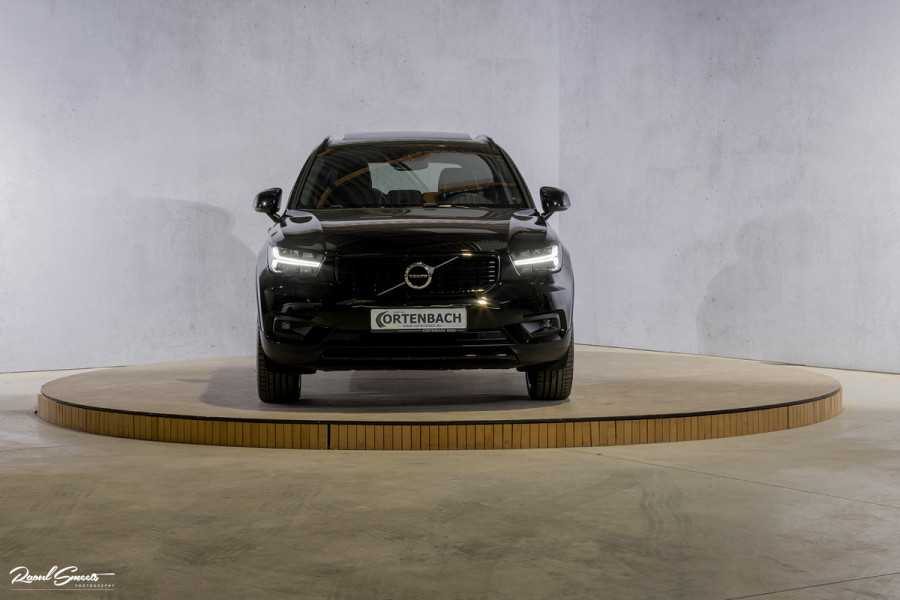 Volvo XC40 2.0 B4 R-Design | Panorama dak | Adaptieve cruise | Apple carplay | 21 inch |