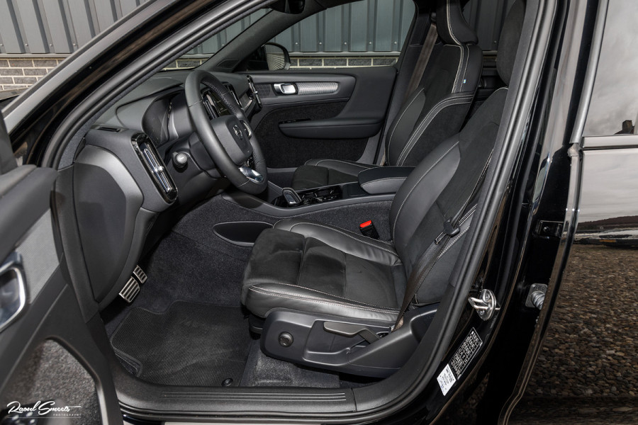 Volvo XC40 2.0 B4 R-Design | Panorama dak | Adaptieve cruise | Apple carplay | 21 inch |