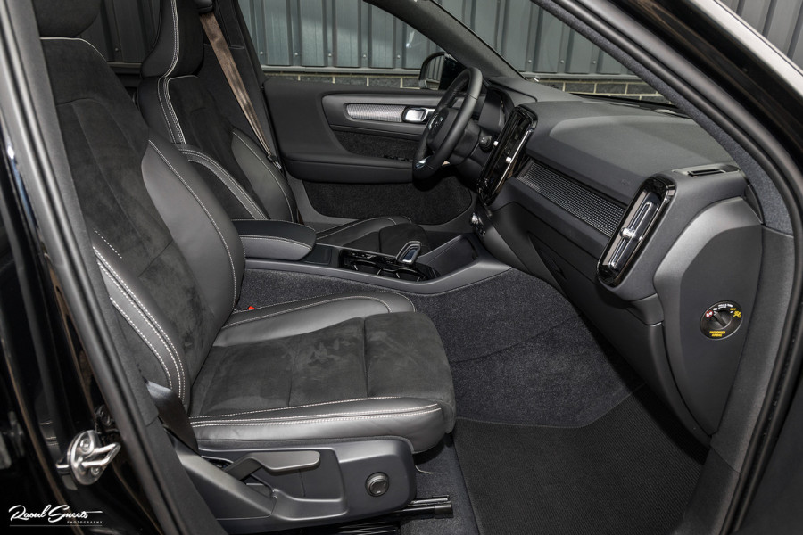 Volvo XC40 2.0 B4 R-Design | Panorama dak | Adaptieve cruise | Apple carplay | 21 inch |