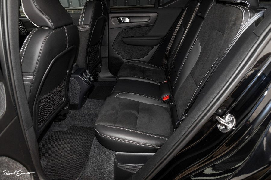 Volvo XC40 2.0 B4 R-Design | Panorama dak | Adaptieve cruise | Apple carplay | 21 inch |