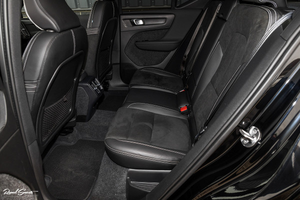 Volvo XC40 2.0 B4 R-Design | Panorama dak | Adaptieve cruise | Apple carplay | 21 inch |