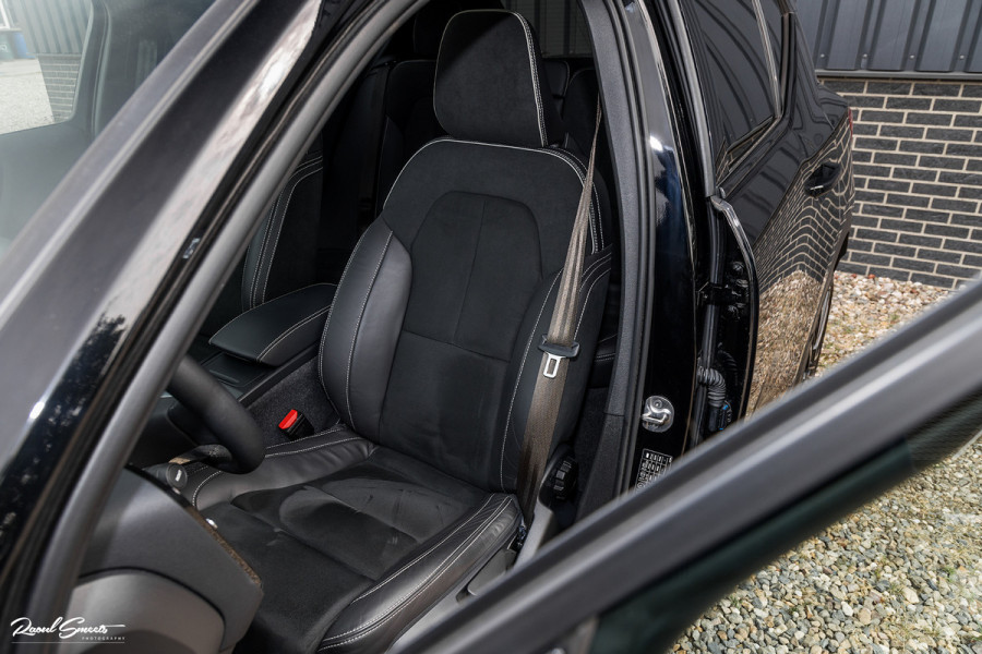 Volvo XC40 2.0 B4 R-Design | Panorama dak | Adaptieve cruise | Apple carplay | 21 inch |