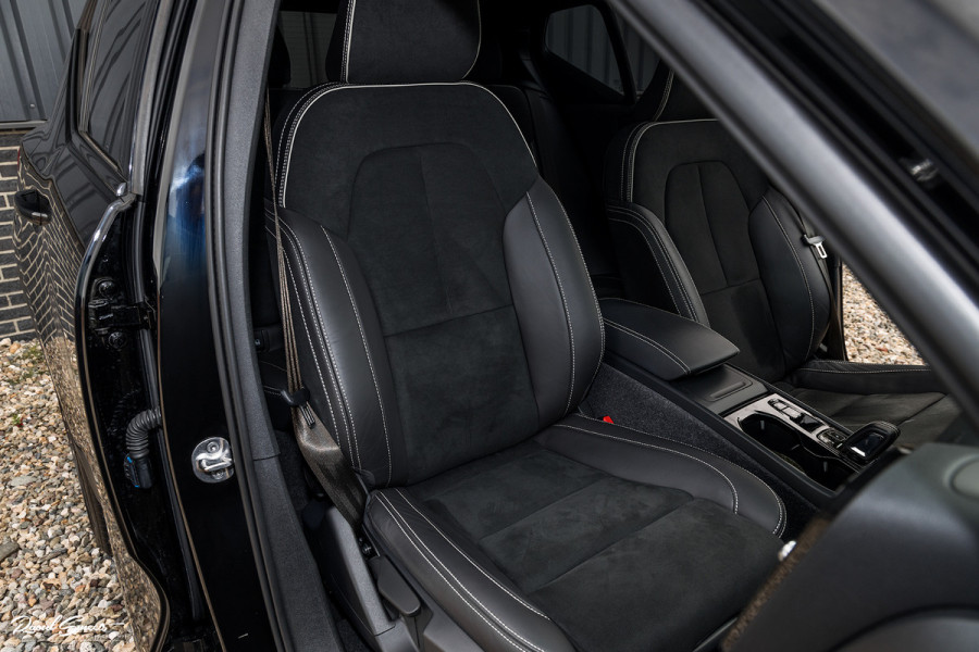 Volvo XC40 2.0 B4 R-Design | Panorama dak | Adaptieve cruise | Apple carplay | 21 inch |