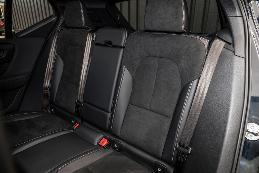 Volvo XC40 2.0 B4 R-Design | Panorama dak | Adaptieve cruise | Apple carplay | 21 inch |