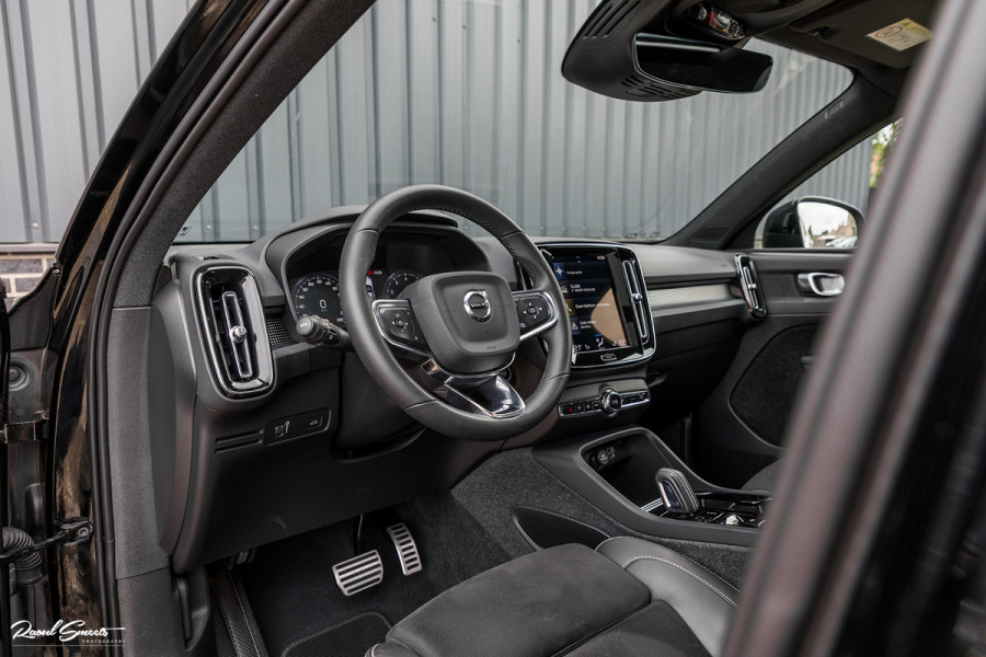 Volvo XC40 2.0 B4 R-Design | Panorama dak | Adaptieve cruise | Apple carplay | 21 inch |