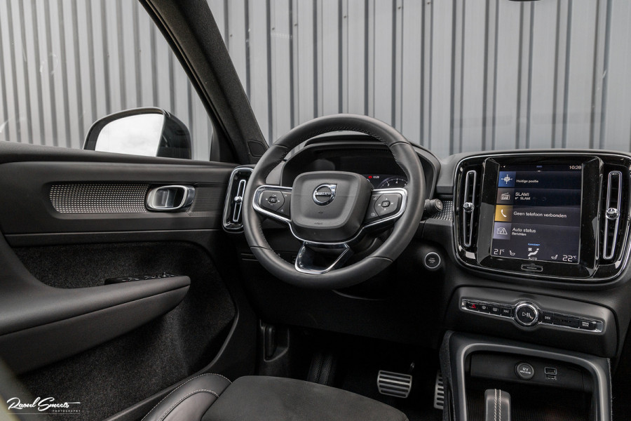 Volvo XC40 2.0 B4 R-Design | Panorama dak | Adaptieve cruise | Apple carplay | 21 inch |