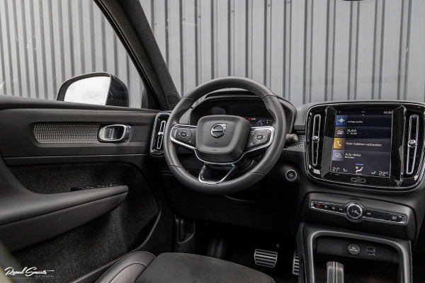 Volvo XC40 2.0 B4 R-Design | Panorama dak | Adaptieve cruise | Apple carplay | 21 inch |