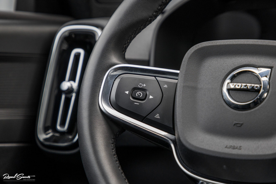 Volvo XC40 2.0 B4 R-Design | Panorama dak | Adaptieve cruise | Apple carplay | 21 inch |