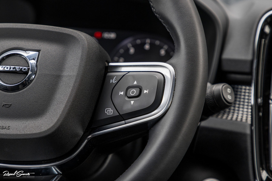 Volvo XC40 2.0 B4 R-Design | Panorama dak | Adaptieve cruise | Apple carplay | 21 inch |