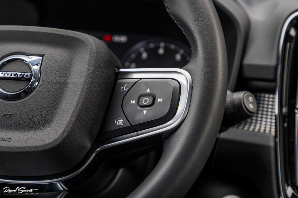 Volvo XC40 2.0 B4 R-Design | Panorama dak | Adaptieve cruise | Apple carplay | 21 inch |