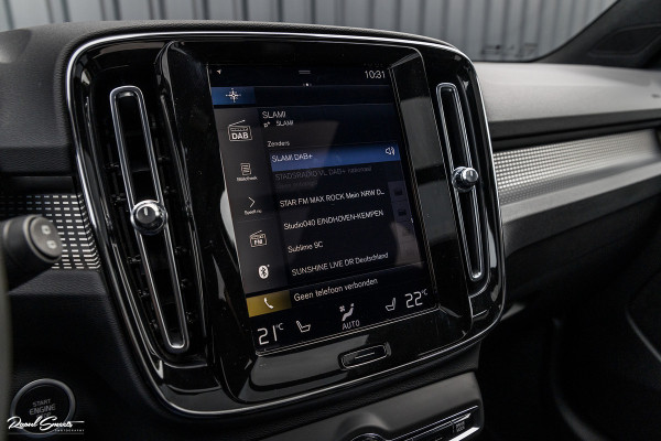 Volvo XC40 2.0 B4 R-Design | Panorama dak | Adaptieve cruise | Apple carplay | 21 inch |