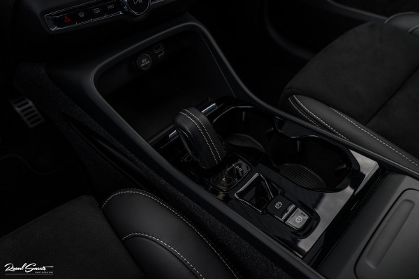 Volvo XC40 2.0 B4 R-Design | Panorama dak | Adaptieve cruise | Apple carplay | 21 inch |