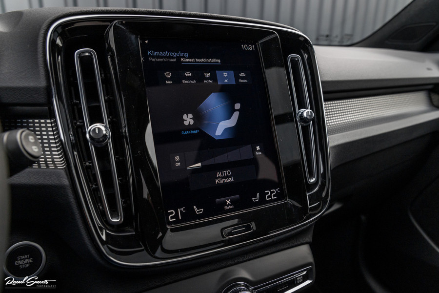 Volvo XC40 2.0 B4 R-Design | Panorama dak | Adaptieve cruise | Apple carplay | 21 inch |