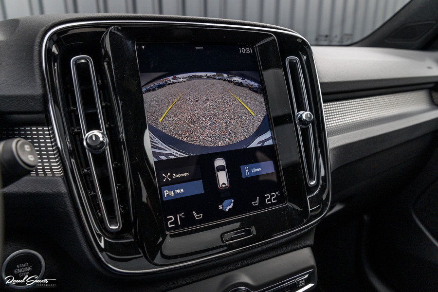 Volvo XC40 2.0 B4 R-Design | Panorama dak | Adaptieve cruise | Apple carplay | 21 inch |