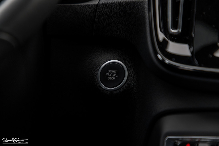 Volvo XC40 2.0 B4 R-Design | Panorama dak | Adaptieve cruise | Apple carplay | 21 inch |