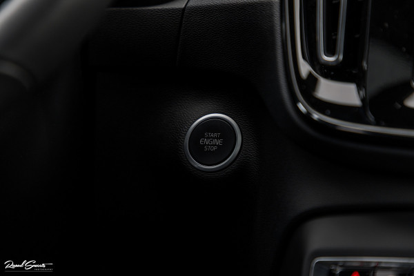 Volvo XC40 2.0 B4 R-Design | Panorama dak | Adaptieve cruise | Apple carplay | 21 inch |