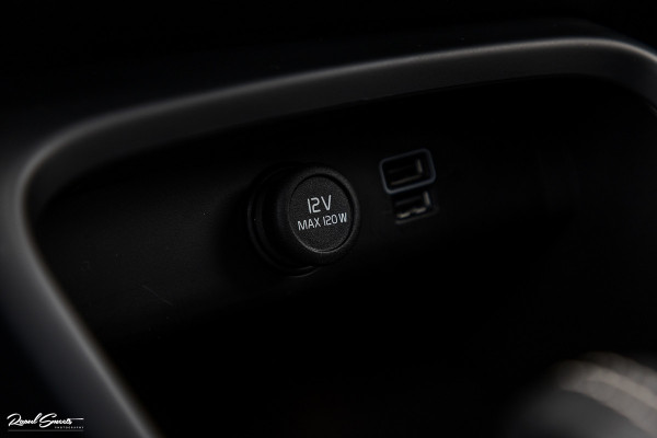 Volvo XC40 2.0 B4 R-Design | Panorama dak | Adaptieve cruise | Apple carplay | 21 inch |