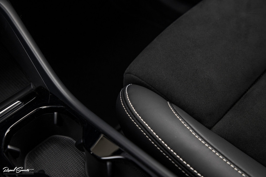 Volvo XC40 2.0 B4 R-Design | Panorama dak | Adaptieve cruise | Apple carplay | 21 inch |