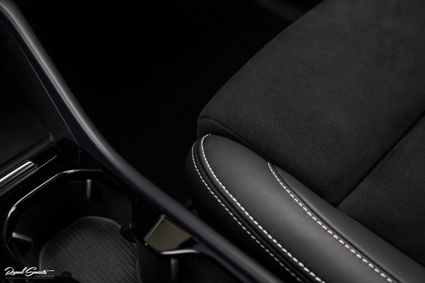 Volvo XC40 2.0 B4 R-Design | Panorama dak | Adaptieve cruise | Apple carplay | 21 inch |