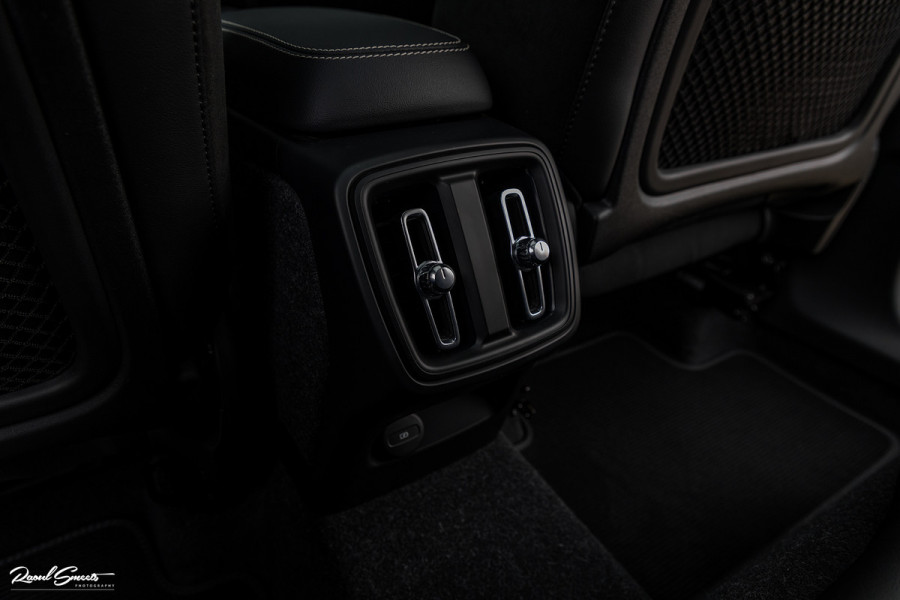 Volvo XC40 2.0 B4 R-Design | Panorama dak | Adaptieve cruise | Apple carplay | 21 inch |
