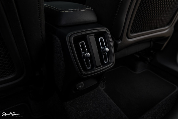 Volvo XC40 2.0 B4 R-Design | Panorama dak | Adaptieve cruise | Apple carplay | 21 inch |