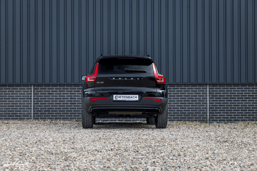 Volvo XC40 2.0 B4 R-Design | Panorama dak | Adaptieve cruise | Apple carplay | 21 inch |