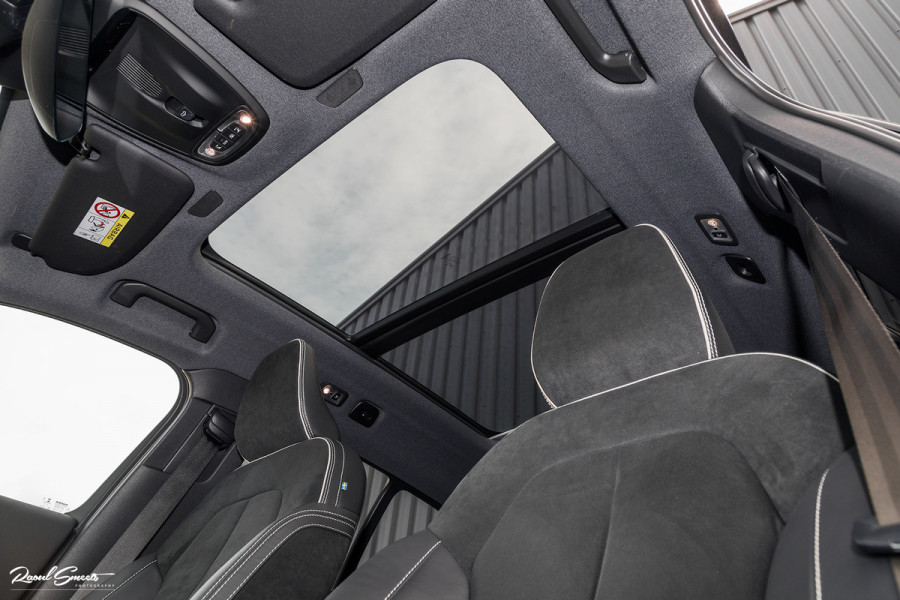 Volvo XC40 2.0 B4 R-Design | Panorama dak | Adaptieve cruise | Apple carplay | 21 inch |