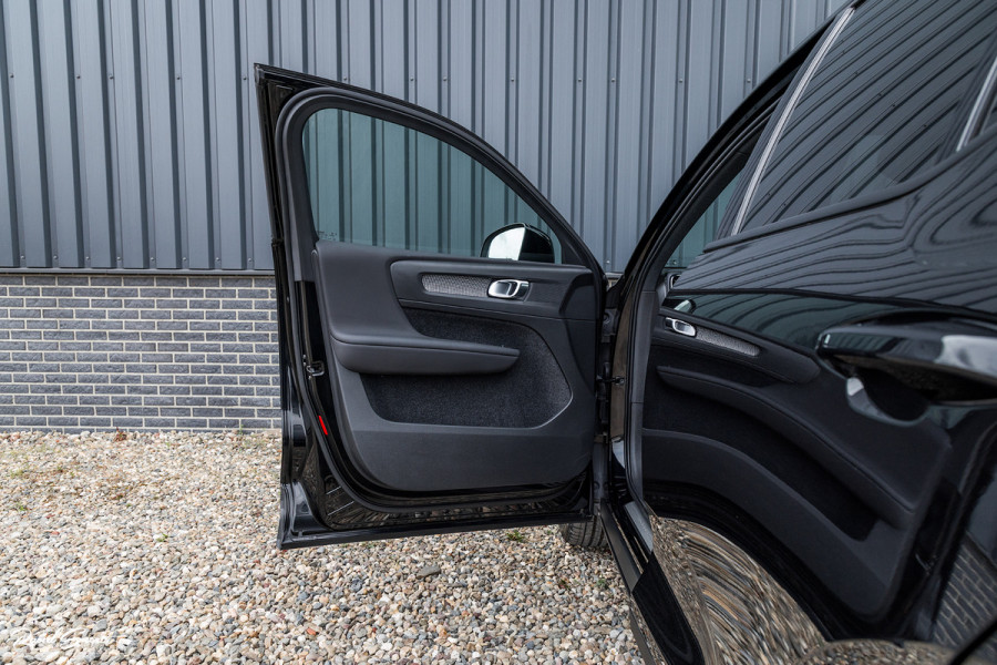 Volvo XC40 2.0 B4 R-Design | Panorama dak | Adaptieve cruise | Apple carplay | 21 inch |