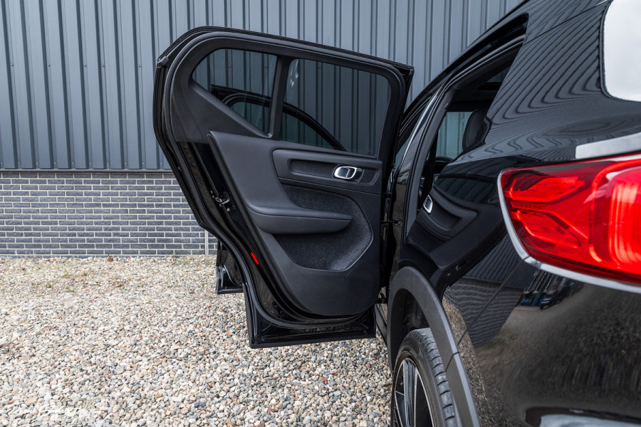 Volvo XC40 2.0 B4 R-Design | Panorama dak | Adaptieve cruise | Apple carplay | 21 inch |