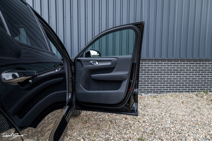Volvo XC40 2.0 B4 R-Design | Panorama dak | Adaptieve cruise | Apple carplay | 21 inch |