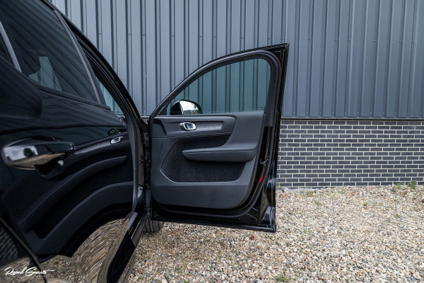 Volvo XC40 2.0 B4 R-Design | Panorama dak | Adaptieve cruise | Apple carplay | 21 inch |