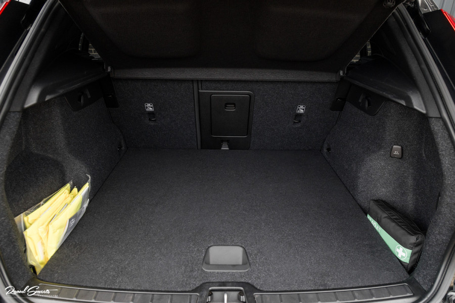Volvo XC40 2.0 B4 R-Design | Panorama dak | Adaptieve cruise | Apple carplay | 21 inch |