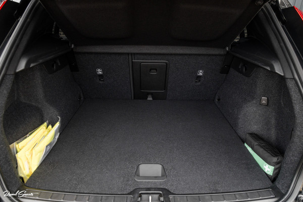 Volvo XC40 2.0 B4 R-Design | Panorama dak | Adaptieve cruise | Apple carplay | 21 inch |