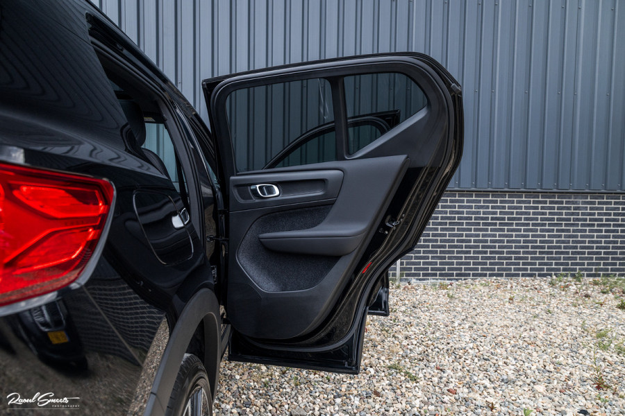 Volvo XC40 2.0 B4 R-Design | Panorama dak | Adaptieve cruise | Apple carplay | 21 inch |
