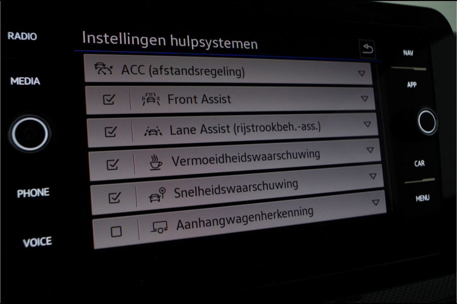 Volkswagen T-Cross 1.0 TSI Life Business > 116pk/Camera/Trekhaak/Smoky Gray/IQ.DRIVE... | 6045 |