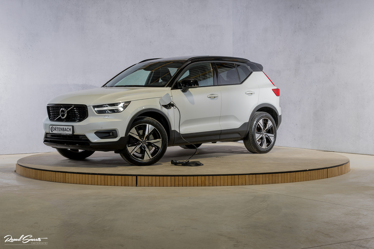 Volvo XC40 1.5 T4 Recharge R-Design Harman Kardon | Panorama dak | Zwenkbare trekhaak | Apple carplay | Volvo XC40 1.5 T4 Recharge R-Design Harman Kardon | Panorama dak | Zwenkbare trekhaak | Apple carplay |