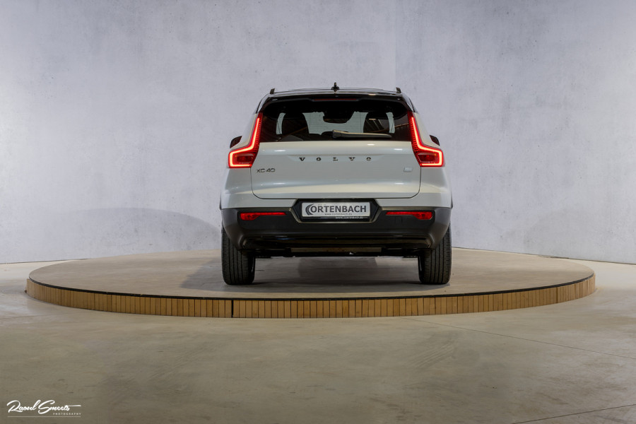 Volvo XC40 1.5 T4 Recharge R-Design Harman Kardon | Panorama dak | Zwenkbare trekhaak | Apple carplay |