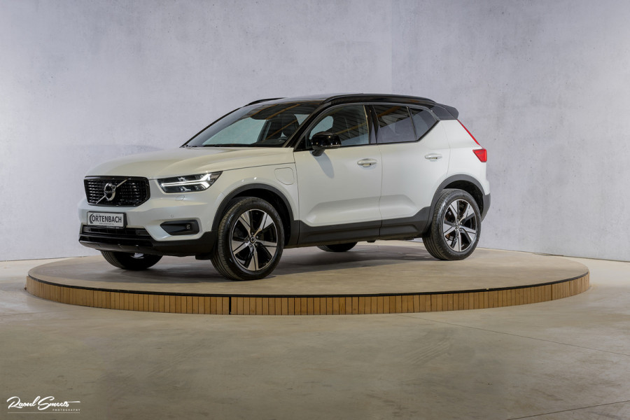 Volvo XC40 1.5 T4 Recharge R-Design Harman Kardon | Panorama dak | Zwenkbare trekhaak | Apple carplay |