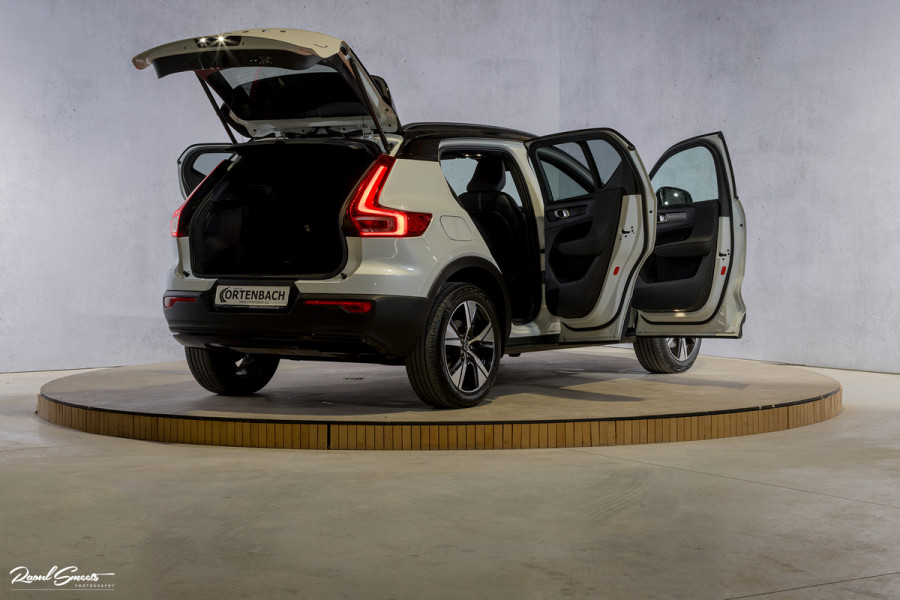 Volvo XC40 1.5 T4 Recharge R-Design Harman Kardon | Panorama dak | Zwenkbare trekhaak | Apple carplay |