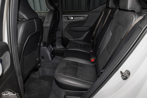 Volvo XC40 1.5 T4 Recharge R-Design Harman Kardon | Panorama dak | Zwenkbare trekhaak | Apple carplay |