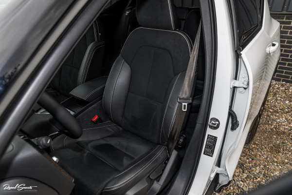 Volvo XC40 1.5 T4 Recharge R-Design Harman Kardon | Panorama dak | Zwenkbare trekhaak | Apple carplay |