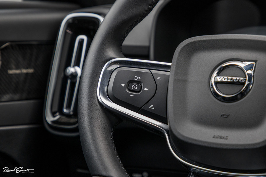 Volvo XC40 1.5 T4 Recharge R-Design Harman Kardon | Panorama dak | Zwenkbare trekhaak | Apple carplay |